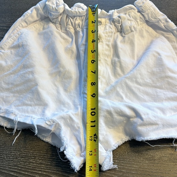 NWOT Zara Buttoned Paperbag Baggy White High Waist Short Size 6 - Picture 7 of 11